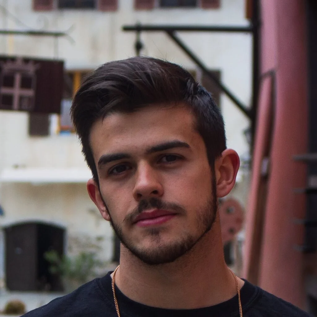 yanis